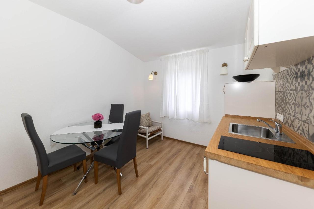 Villa Feral Apartments Crikvenica Exterior foto